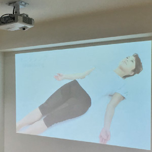 大型プロジェクター